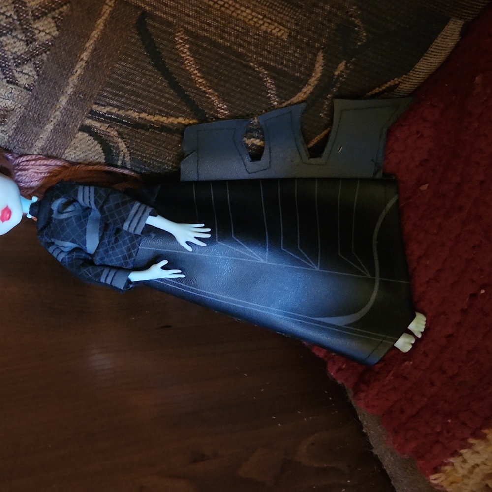 Batgirl - Picture 2 of 4